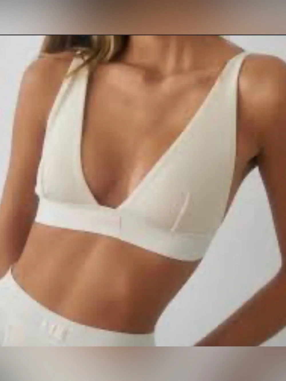 SKIMS New w Tags Women's Cream V-Neck Bra Bralette size Medium
